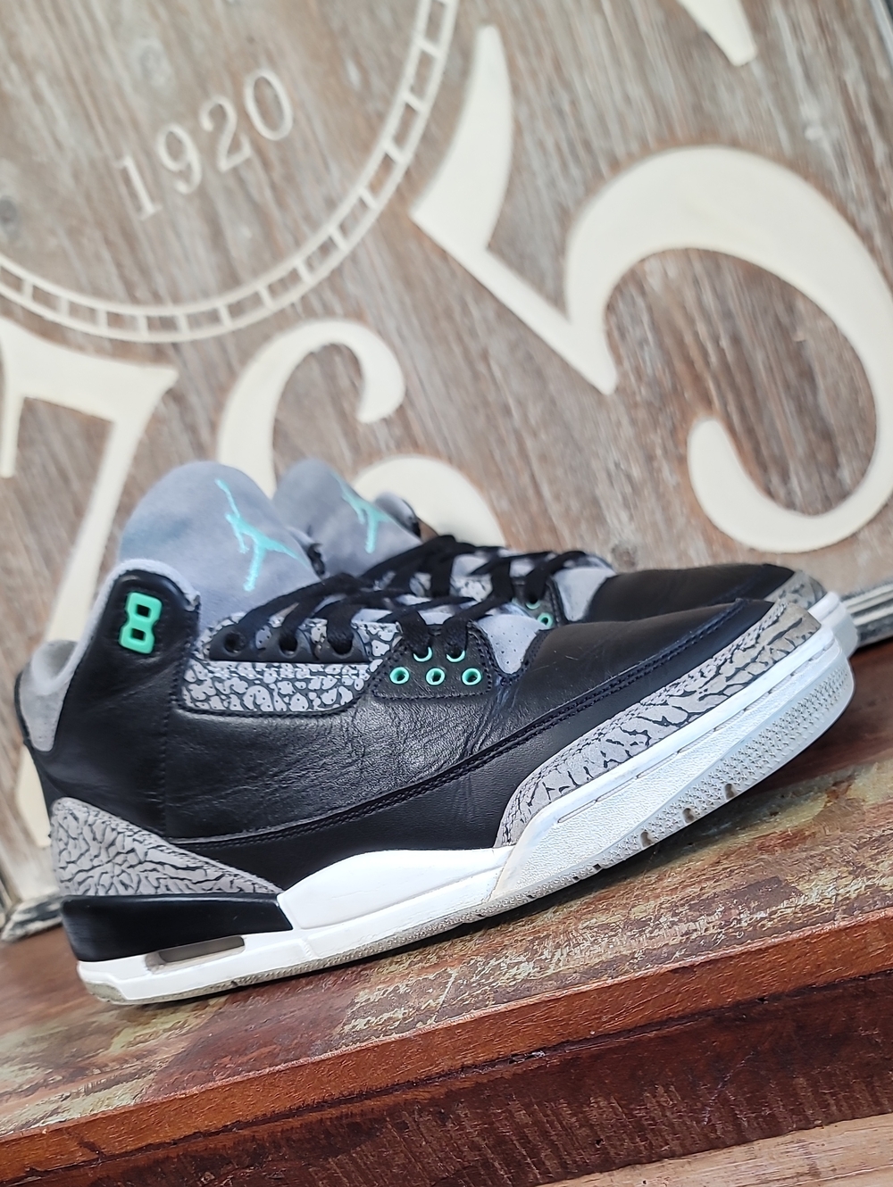 Nike Air Jordan 3 Retro "Geeen Glow"  Mens 10 Good/Fair Condition. Fast Shipping